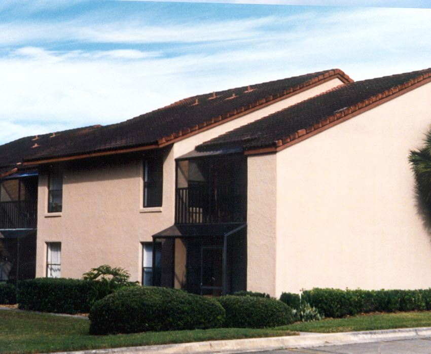 Clay Tile Roof - 2-Story Multi-Unit (front) Before - Patriot SoftWash