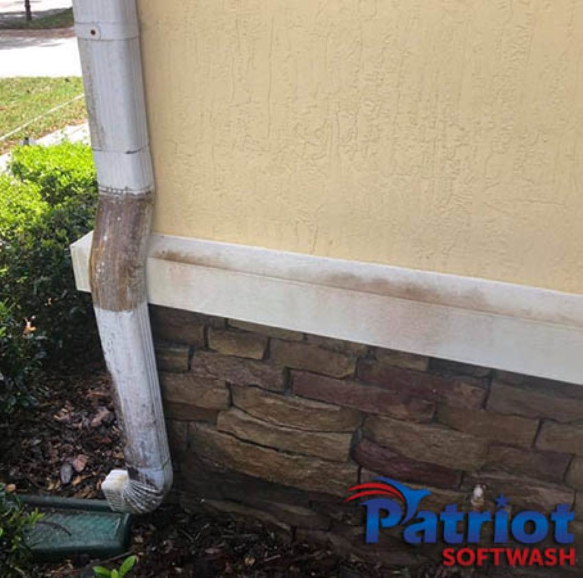 Precast Column Before - Patriot SoftWash